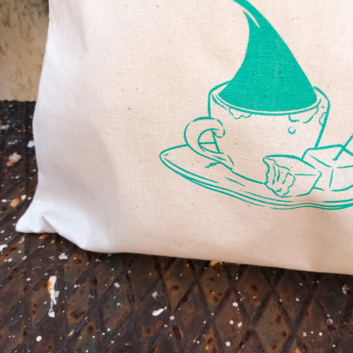 Close up of the coffee cup.