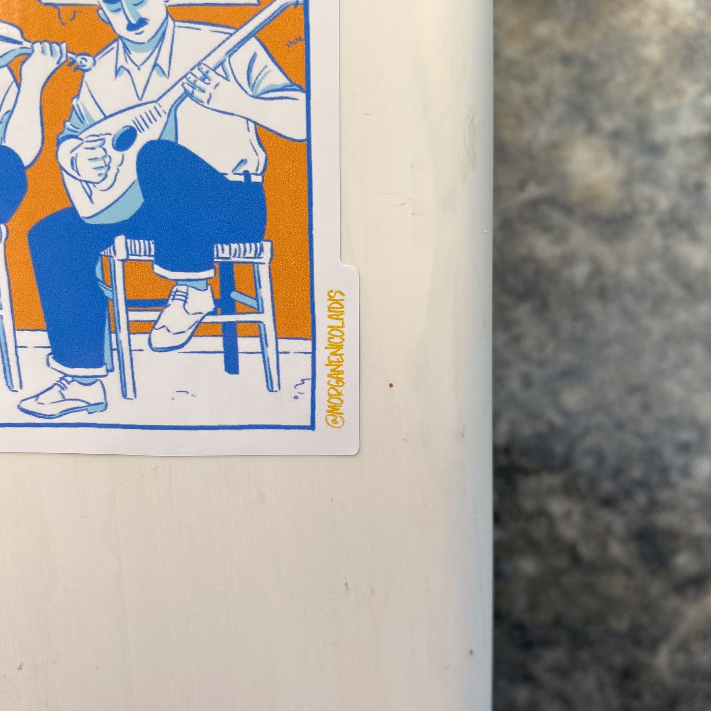 Close up of the right bottom corner where we can see the artist signature.