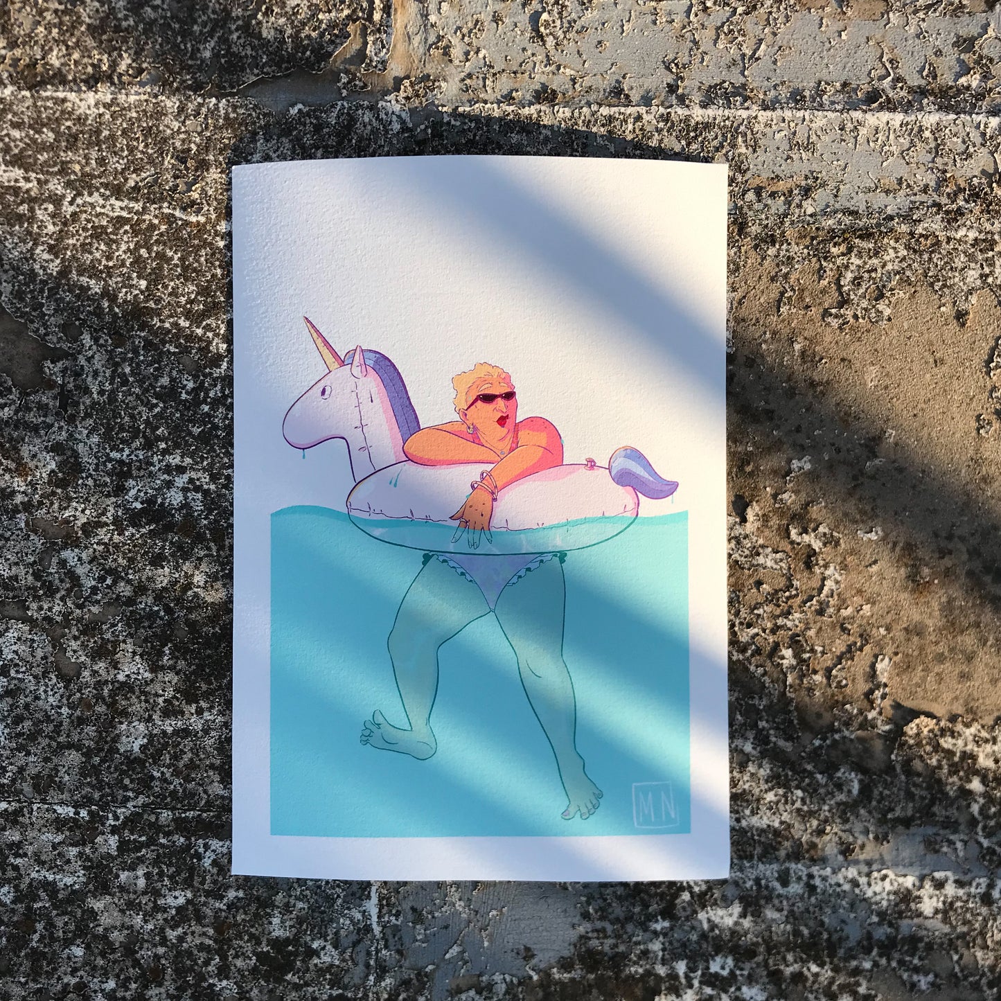 Illustration of a lady with sunglasses, with a pink swimsuit on unicorn buoy. 