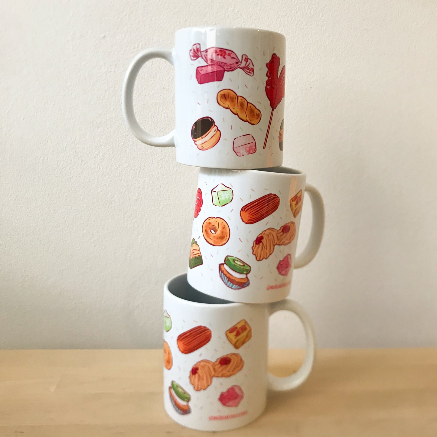 three mugs, one on top pf the other. ( three times the same design)